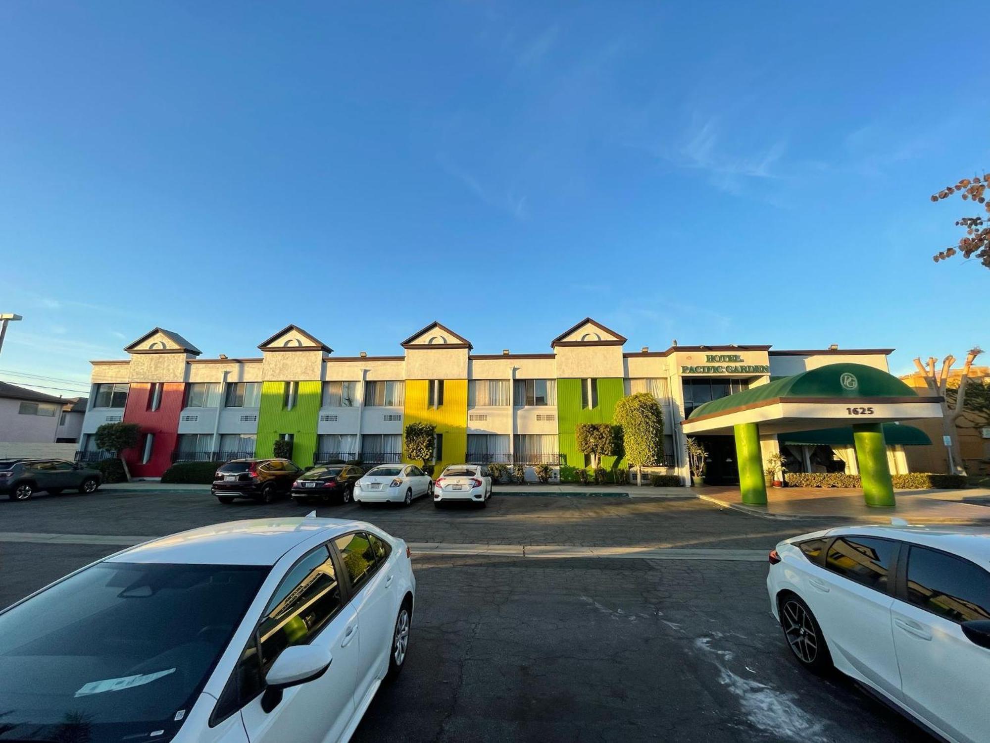 Pacific Garden Hotel 3*