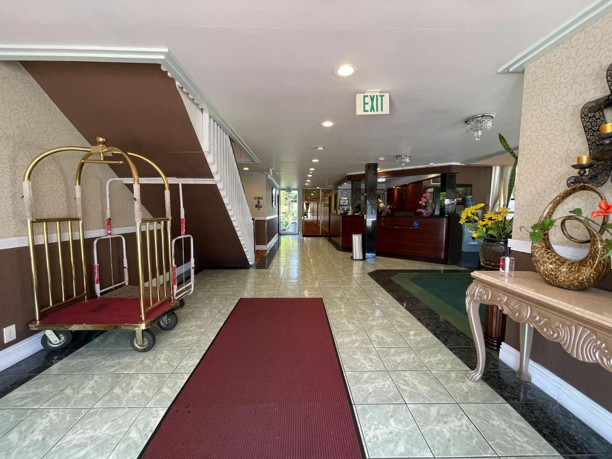 Pacific Garden 3*