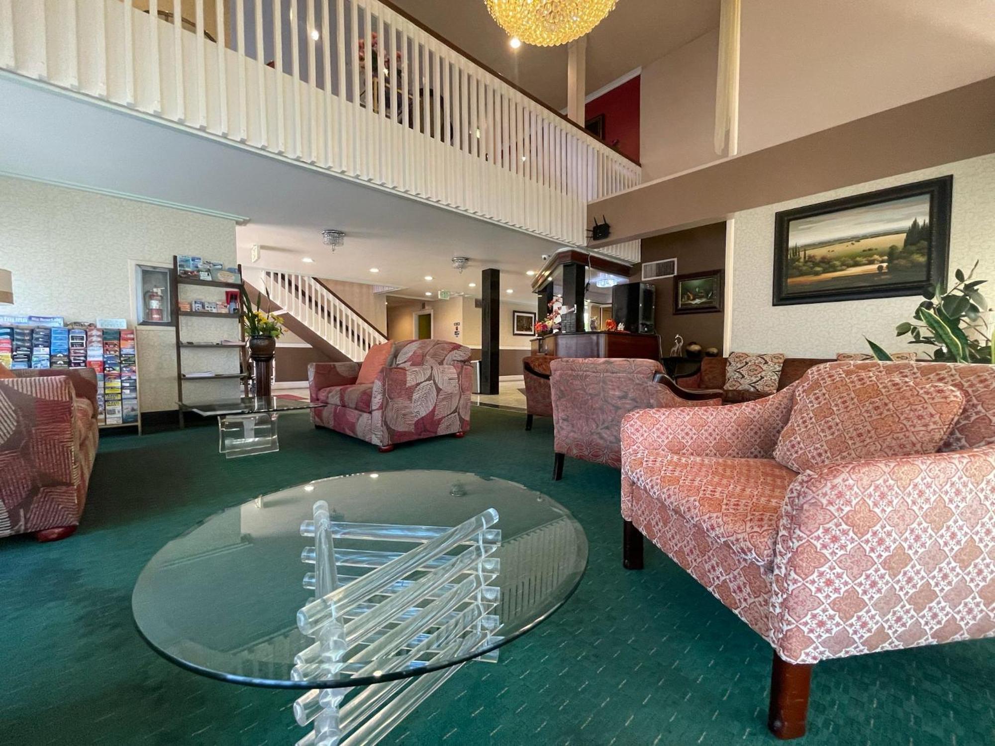 Pacific Garden Hotel 3*